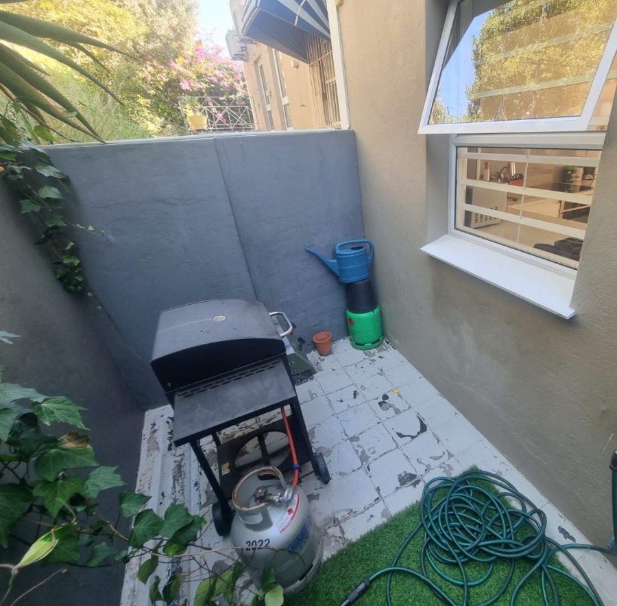 To Let 2 Bedroom Property for Rent in Green Point Western Cape